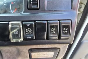 サムネイル: 平成20年　いすゞ　エルフ　２トン５段クレーン　フックイン・ラジコン付（車検1年付）