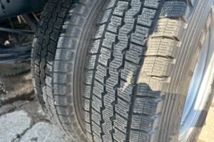 サムネイル: 平成25年　いすゞ　エルフ　２トン３段クレーンロング　フックイン（車検１年付）