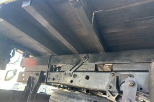 サムネイル: 平成25年　いすゞ　エルフ　２トン３段クレーンロング　フックイン（車検１年付）