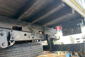 サムネイル: 平成25年　いすゞ　エルフ　２トン３段クレーンロング　フックイン（車検１年付）