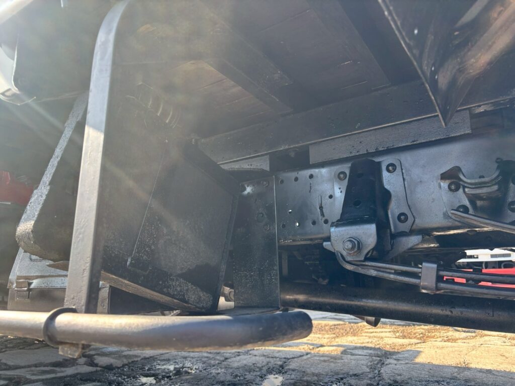 平成25年　いすゞ　エルフ　２トン３段クレーンロング　フックイン（車検１年付）