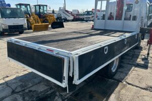 サムネイル: 平成25年　いすゞ　エルフ　２トン３段クレーンロング　フックイン（車検１年付）