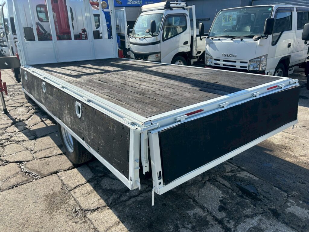 平成25年　いすゞ　エルフ　２トン３段クレーンロング　フックイン（車検１年付）