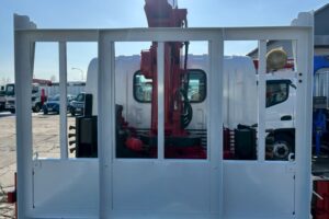 サムネイル: 平成25年　いすゞ　エルフ　２トン３段クレーンロング　フックイン（車検１年付）