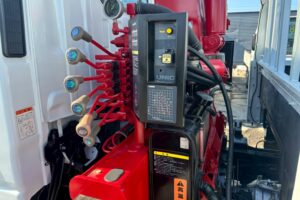 サムネイル: 平成25年　いすゞ　エルフ　２トン３段クレーンロング　フックイン（車検１年付）