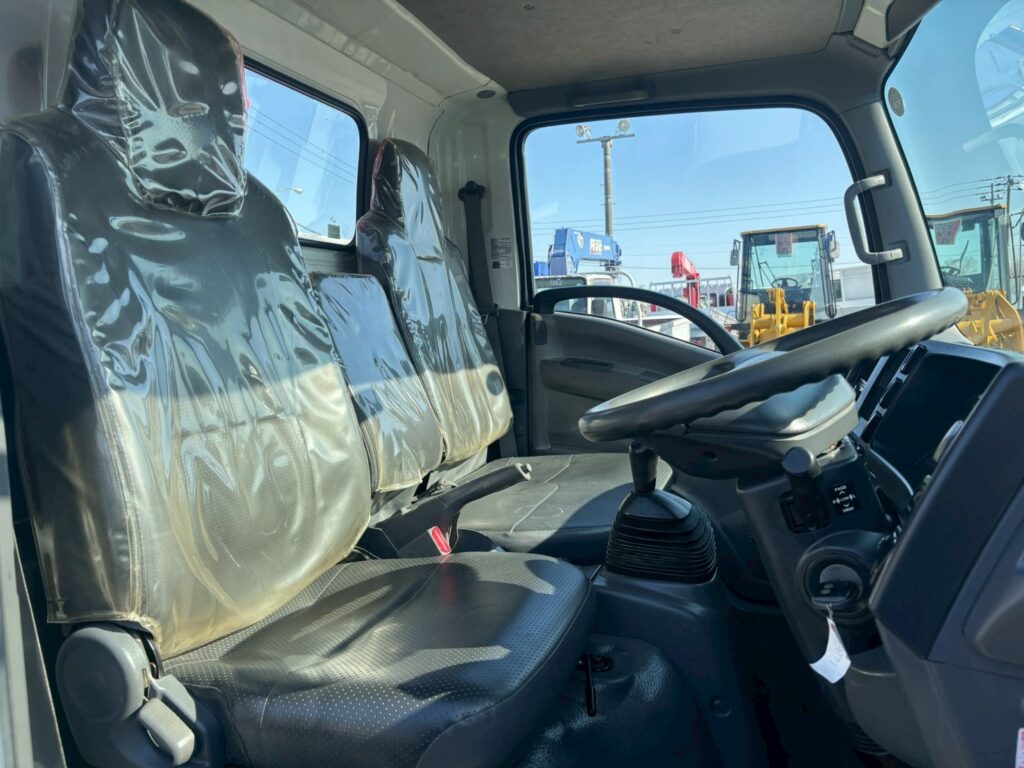 平成25年　いすゞ　エルフ　２トン３段クレーンロング　フックイン（車検１年付）