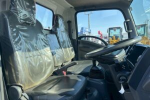 サムネイル: 平成25年　いすゞ　エルフ　２トン３段クレーンロング　フックイン（車検１年付）