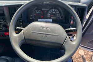 サムネイル: 平成25年　いすゞ　エルフ　２トン３段クレーンロング　フックイン（車検１年付）