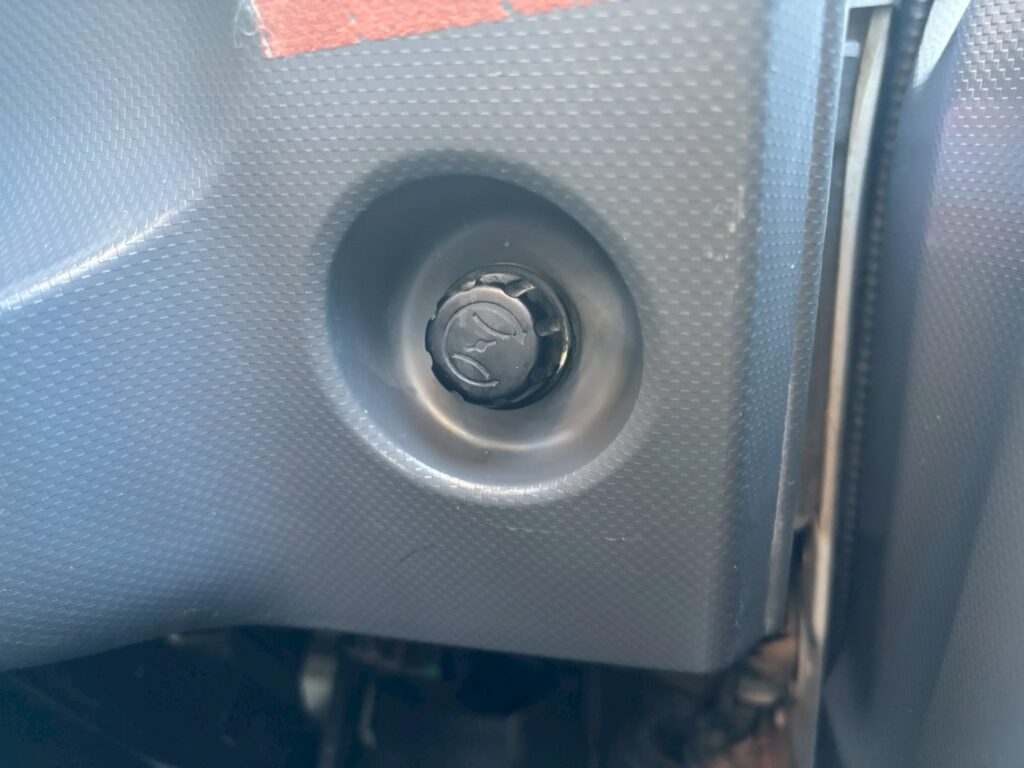 平成25年　いすゞ　エルフ　２トン３段クレーンロング　フックイン（車検１年付）