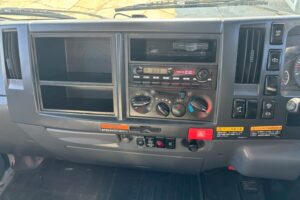 サムネイル: 平成25年　いすゞ　エルフ　２トン３段クレーンロング　フックイン（車検１年付）