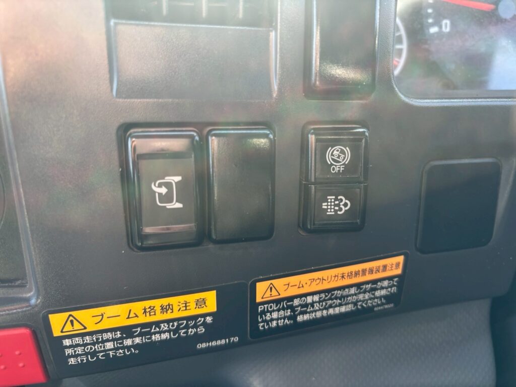 平成25年　いすゞ　エルフ　２トン３段クレーンロング　フックイン（車検１年付）