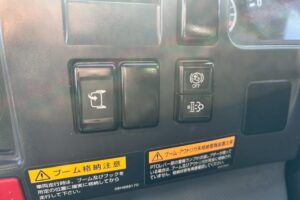 サムネイル: 平成25年　いすゞ　エルフ　２トン３段クレーンロング　フックイン（車検１年付）