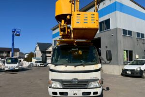 サムネイル: 【高所作業車】平成20年式日野デュトロ　スチールバケット【12mブーム】★札幌・江別・旭川・北見・釧路どこでも全国対応可能です！お問合せは北見店へ～TEL0157-57-7166～