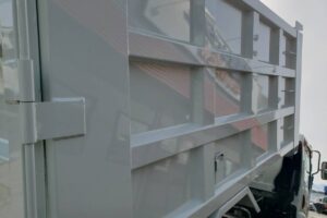 サムネイル: 平成24年　いすゞ　フォワード　４トン深ダンプ　土砂禁（車検令和９年１月）