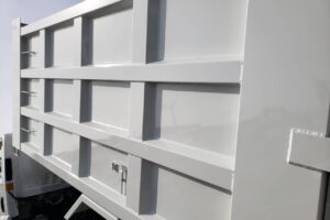 サムネイル: 平成24年　いすゞ　フォワード　４トン深ダンプ　土砂禁（車検令和９年１月）