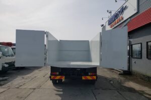 サムネイル: 平成24年　いすゞ　フォワード　４トン深ダンプ　土砂禁（車検令和９年１月）