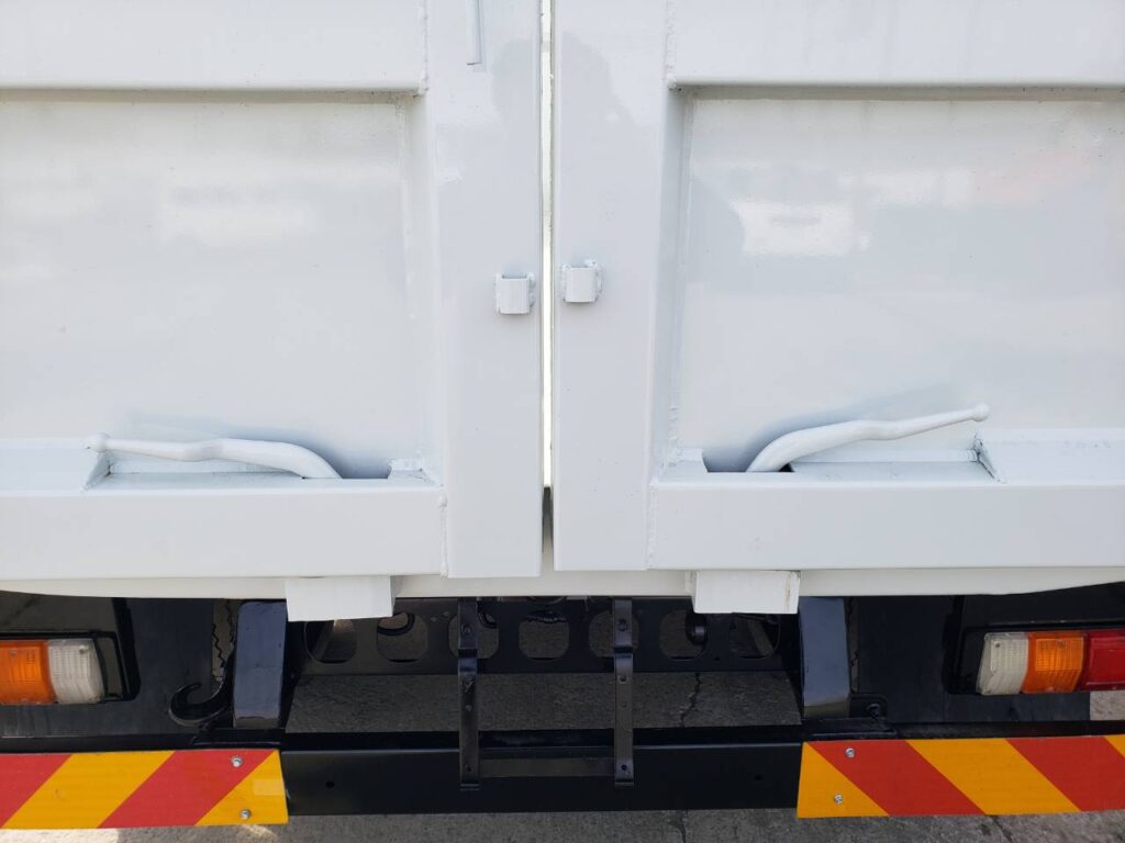 平成24年　いすゞ　フォワード　４トン深ダンプ　土砂禁（車検令和９年１月）