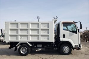 サムネイル: 平成24年　いすゞ　フォワード　４トン深ダンプ　土砂禁（車検令和９年１月）