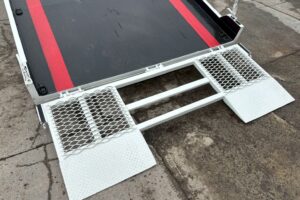 サムネイル: 平成23年　日野　レンジャー　４トンセーフティローダー　スライドボディ・ウィンチ・ラジコン付（車検１年付）