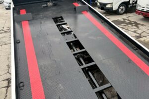 サムネイル: 平成23年　日野　レンジャー　４トンセーフティローダー　スライドボディ・ウィンチ・ラジコン付（車検１年付）