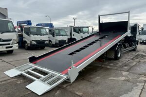 サムネイル: 平成23年　日野　レンジャー　４トンセーフティローダー　スライドボディ・ウィンチ・ラジコン付（車検１年付）