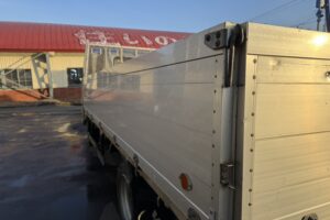 サムネイル: 平成26年　キャンター3トン平　ワイドロング　アルミアオリ　フル装備　車検1年付