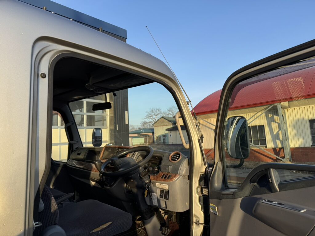 平成26年　キャンター3トン平　ワイドロング　アルミアオリ　フル装備　車検1年付