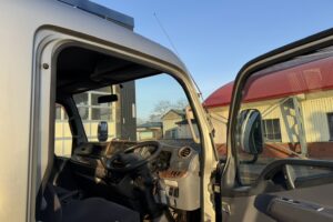 サムネイル: 平成26年　キャンター3トン平　ワイドロング　アルミアオリ　フル装備　車検1年付