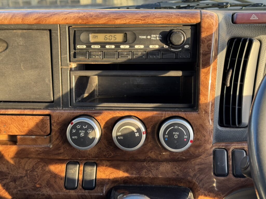 平成26年　キャンター3トン平　ワイドロング　アルミアオリ　フル装備　車検1年付