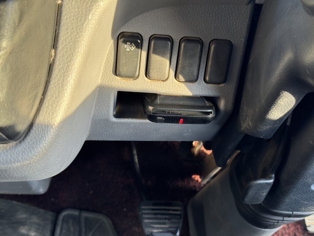 平成26年　キャンター3トン平　ワイドロング　アルミアオリ　フル装備　車検1年付