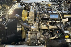 サムネイル: 平成26年　キャンター3トン平　ワイドロング　アルミアオリ　フル装備　車検1年付