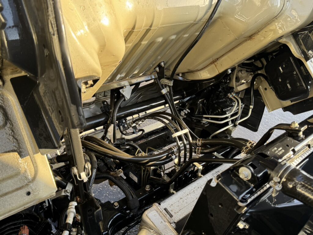 平成26年　キャンター3トン平　ワイドロング　アルミアオリ　フル装備　車検1年付