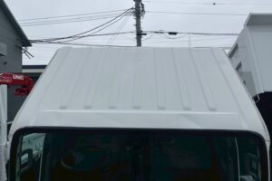 サムネイル: 令和1年　いすゞ　エルフ　1.5トン平　4WD　バックモニター・MTモード付AT（車検令和9年1月）