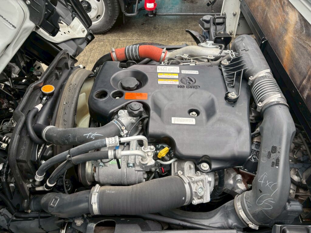 令和1年　いすゞ　エルフ　1.5トン平　4WD　バックモニター・MTモード付AT（車検令和9年1月）