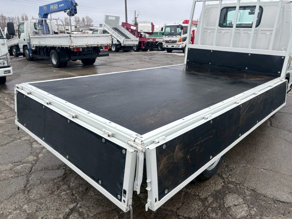 令和1年　いすゞ　エルフ　1.5トン平　4WD　バックモニター・MTモード付AT（車検令和9年1月）