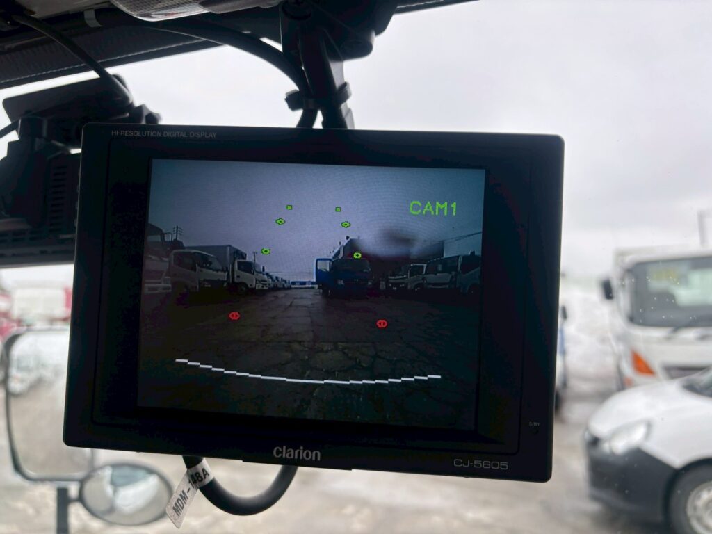 令和1年　いすゞ　エルフ　1.5トン平　4WD　バックモニター・MTモード付AT（車検令和9年1月）