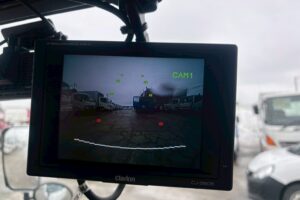 サムネイル: 令和1年　いすゞ　エルフ　1.5トン平　4WD　バックモニター・MTモード付AT（車検令和9年1月）