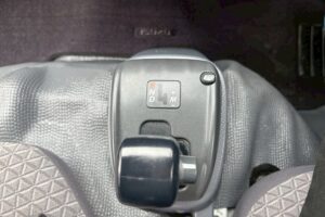 サムネイル: 令和1年　いすゞ　エルフ　1.5トン平　4WD　バックモニター・MTモード付AT（車検令和9年1月）