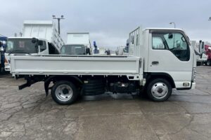 サムネイル: 令和1年　いすゞ　エルフ　1.5トン平　4WD　バックモニター・MTモード付AT（車検令和9年1月）