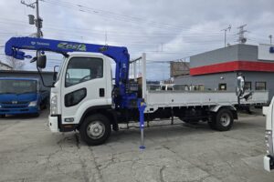 サムネイル: 平成26年　いすゞ　フォワード　４トン４段クレーンロング　フックイン・ラジコン付（車検1年付）