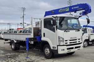 サムネイル: 平成26年　いすゞ　フォワード　４トン４段クレーンロング　フックイン・ラジコン付（車検1年付）