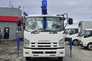 サムネイル: 平成26年　いすゞ　フォワード　４トン４段クレーンロング　フックイン・ラジコン付（車検1年付）