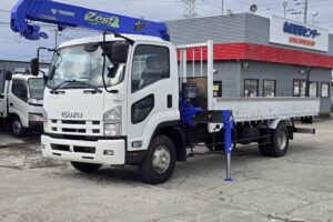 サムネイル: 平成26年　いすゞ　フォワード　４トン４段クレーンロング　フックイン・ラジコン付（車検1年付）