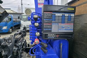 サムネイル: 平成26年　いすゞ　フォワード　４トン４段クレーンロング　フックイン・ラジコン付（車検1年付）