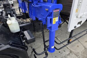 サムネイル: 平成26年　いすゞ　フォワード　４トン４段クレーンロング　フックイン・ラジコン付（車検1年付）