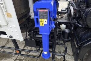 サムネイル: 平成26年　いすゞ　フォワード　４トン４段クレーンロング　フックイン・ラジコン付（車検1年付）