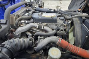 サムネイル: 平成26年　いすゞ　フォワード　４トン４段クレーンロング　フックイン・ラジコン付（車検1年付）