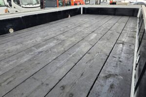 サムネイル: 平成26年　いすゞ　フォワード　４トン４段クレーンロング　フックイン・ラジコン付（車検1年付）