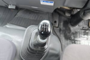 サムネイル: 平成26年　いすゞ　フォワード　４トン４段クレーンロング　フックイン・ラジコン付（車検1年付）