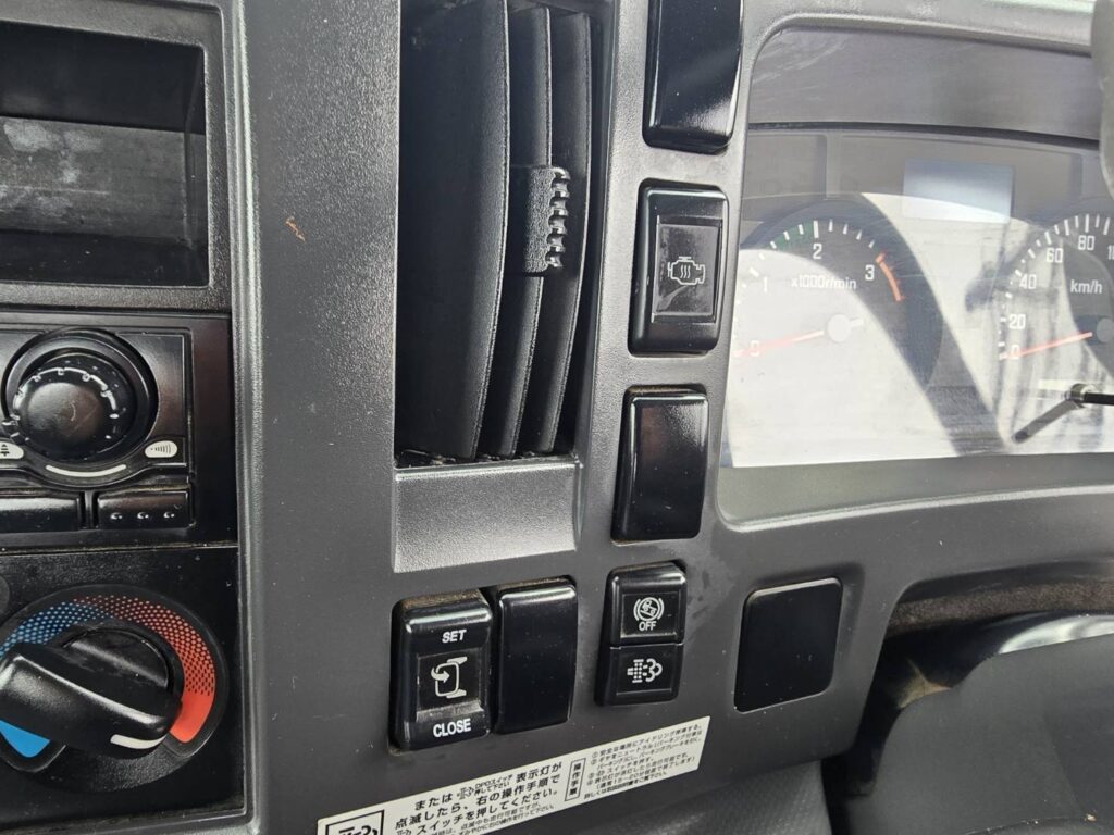 平成26年　いすゞ　フォワード　４トン４段クレーンロング　フックイン・ラジコン付（車検1年付）